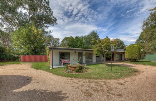 Porepunkah Apartment | Remington's Place - a charming 2 bedroom unit in a quiet complex.