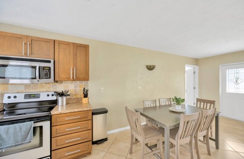 Oyster Bay House | Remodel Home w/Heated pool, patio & gas grill