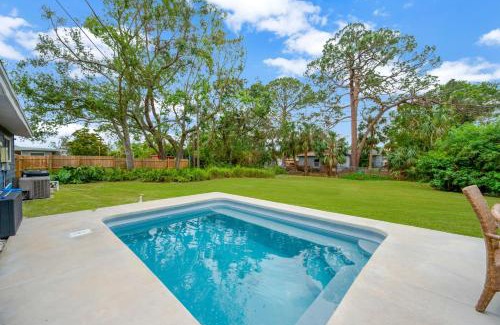 South Sarasota House | Remodel House with Heated pool, patio and gas grill!