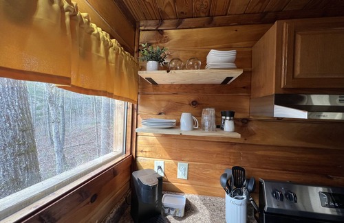 Campton Cabin | Remodel-New Hot Tub & Massaging Recliners w/Heat