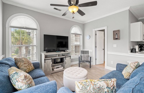 Central Myrtle Beach Condo | Remodeled 1 BR Condo in Golf Community, Sleeps 2