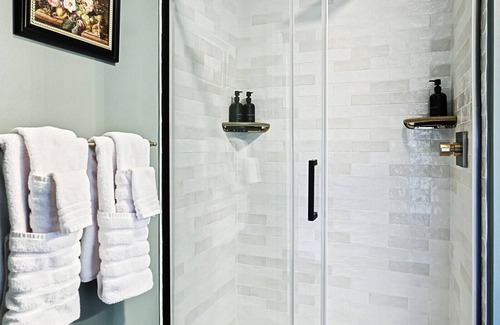 Glen Rock Bed & Breakfast | Remodeled 1904 Farmhouse turned Bed and Breakfast, a Pond Side Retreat