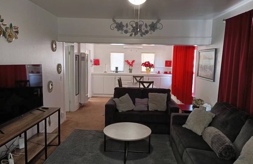 Lancaster House | Remodeled 2 Bedroom Private Home 1 Full bath/kitchen/living room w/BIG SMART TV