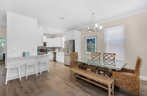Villages of Crystal Beach House | ⭐Remodeled~2 Living Rooms~2 Masters~Lagoon Pool~4BR Shell Yeah