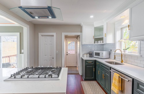 Stamford House | Remodeled 3 Bedroom home in the heart of Stamford