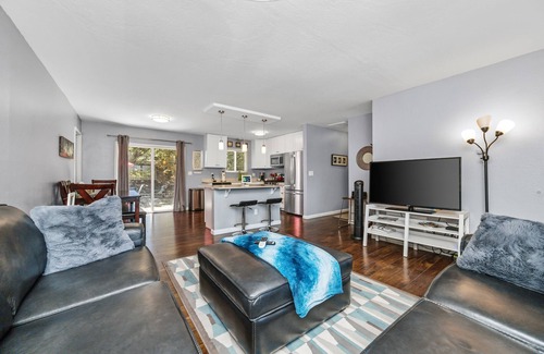 Prescott House | REMODELED 3Bd/2Bth TreeTop House -> Downtown Location w/Views & 5-STAR REVIEWS!