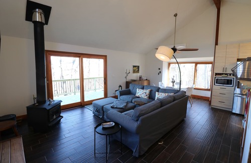 Treeloft House | Remodeled 3BR/2BA Ski Chalet off Tyro Slope