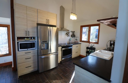 Treeloft House | Remodeled 3BR/2BA Ski Chalet off Tyro Slope