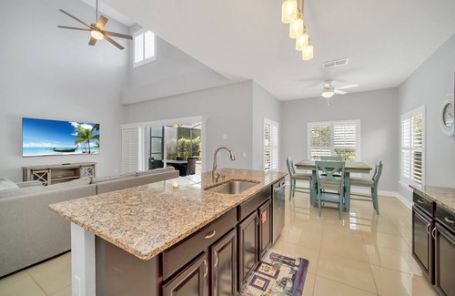 Highgate Park House | Remodeled 5 Bedroom Disney Pool Home