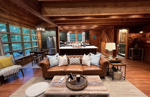 Fort Payne House | Remodeled Authentic Cabin Near DeSoto Park