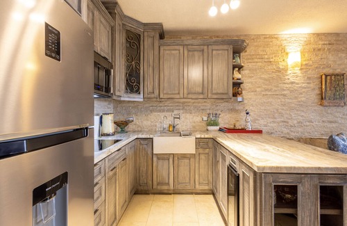 San Jose del Cabo Apartment | Remodeled Beachfront Ground Floor Surf Condo @Las Olas, Steps from the Pool/Sand
