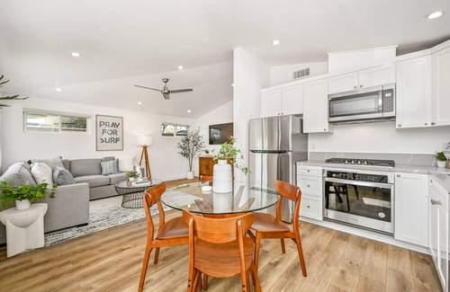 West Newport House | Remodeled Beach Home 2 Car Parking/Clean/Patio w/Firepit