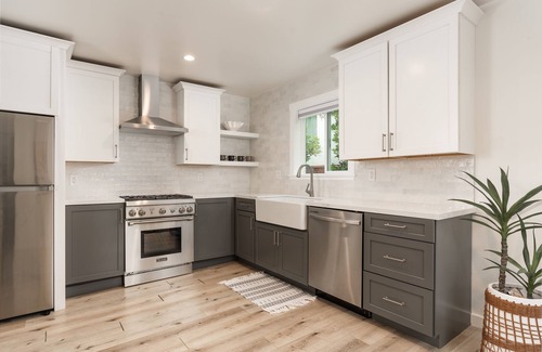 The Mesa House | Remodeled Beach House with Spa and Sauna 2 Blocks from Ocean Pet Friendly