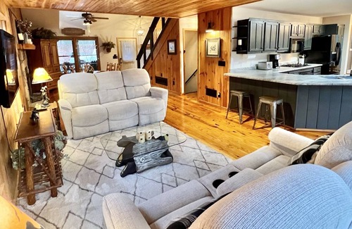 Cleveland Cabin | Remodeled! Breathtaking Mountain Views, Hot Tub, Firepit, & More!