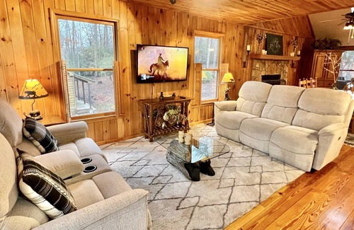 Cleveland Cabin | Remodeled! Breathtaking Mountain Views, Hot Tub, Firepit, & More!