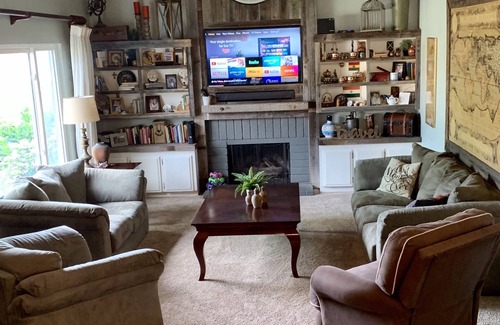 Camarillo House | Remodeled Camarillo Heights retreat nearby parks and local shops.