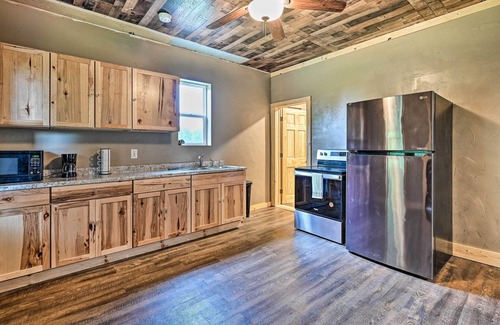 Krakow House | Remodeled Cecil Farmhouse, Near Shawano Lake!