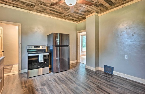 Krakow House | Remodeled Cecil Farmhouse, Near Shawano Lake!