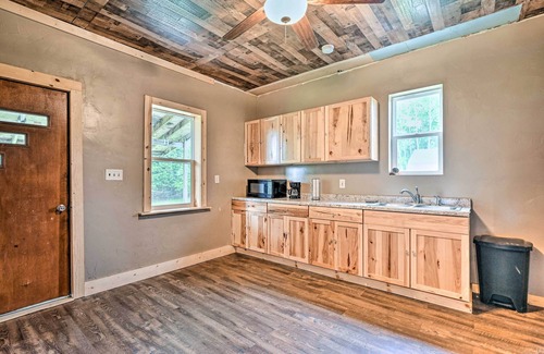 Krakow House | Remodeled Cecil Farmhouse, Near Shawano Lake!