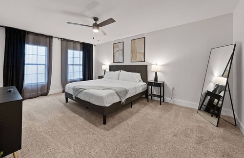 North San Antonio - SAT House | Remodeled Centrally Located 6 BDRM Haven! King Bed - AFB 10mn - Riverwalk 20mn