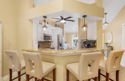 Pelican Bay Condo | Remodeled Condo Naples - In Neighborhood with Private Beach