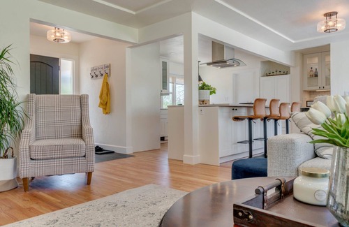 Saint Paul Other | Remodeled cozy farmhouse on a 100 acre hazelnut orchard!