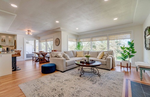 Saint Paul Other | Remodeled cozy farmhouse on a 100 acre hazelnut orchard!