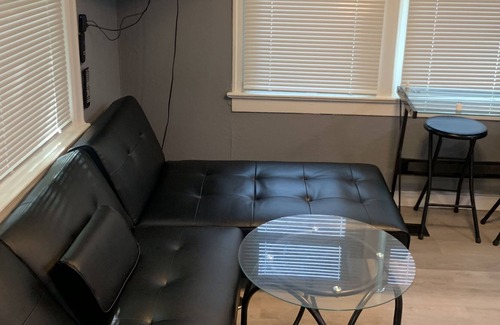 Kansas City House | Remodeled cozy home minutes from Hwy,Downtown, and plaza!