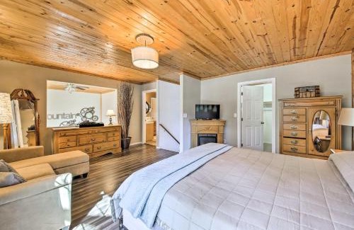 Crestline House | Remodeled Crestline Retreat Walk to Lake Gregory!