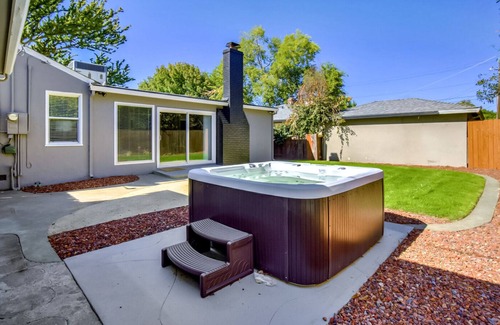 East Sacramento House | Remodeled East Sac Beauty with Garage + Hot-Tub