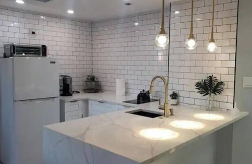 Florida Center Apartment | Remodeled family-sized apartment close to restaurants and theme parks.