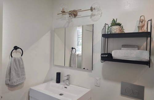 Sunland-Tujunga House | Remodeled/Furnished Duplex with mountain views
