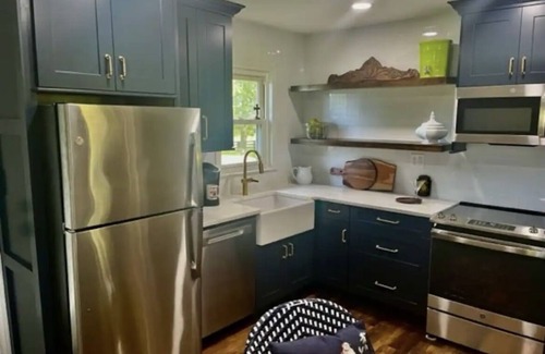 Georgetown House | Remodeled gorgeous cottage overlooking horse farm. Family and work friendly.