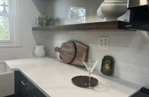 Georgetown House | Remodeled gorgeous cottage overlooking horse farm. Family and work friendly.