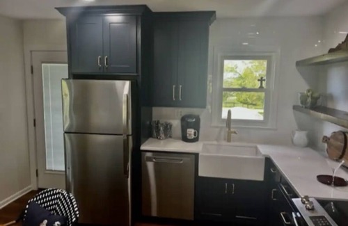 Georgetown House | Remodeled gorgeous cottage overlooking horse farm. Family and work friendly.