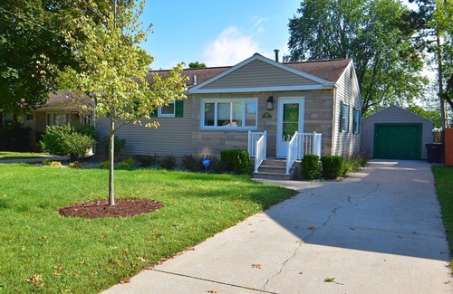 South Bend House | Remodeled home 1 mile from Notre Dame (1150)