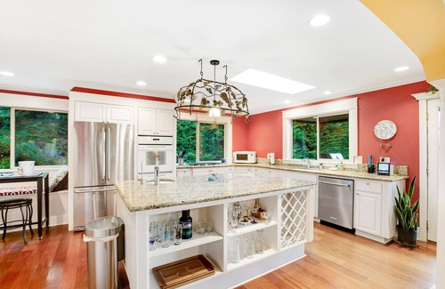 Oak Harbor House | Remodeled home bordering Deception Pass with private hot tub & stunning view