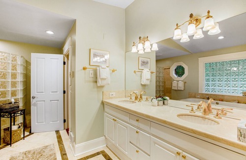 Oak Harbor House | Remodeled home bordering Deception Pass with private hot tub & stunning view