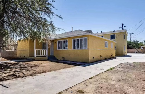 Lancaster House | Remodeled Home ☞ EV Charger ☞ Garage ☞ Swamp Cooler ☞ Private Patio