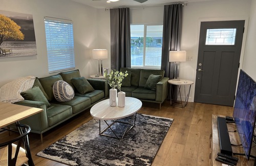 Burbank House | Remodeled Home near Studios and Hollywood!