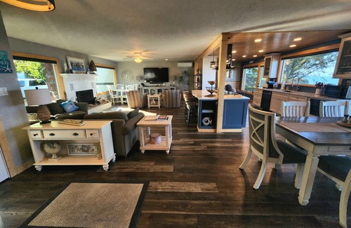 Brookings House | Remodeled home- spacious, beautiful yard, hot tub & ocean view all around!