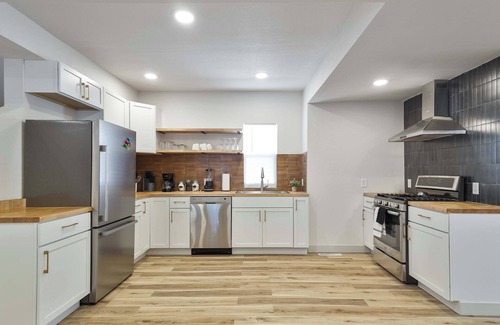 Yankee Hill House | Remodeled Home - Steps from Brady Street!