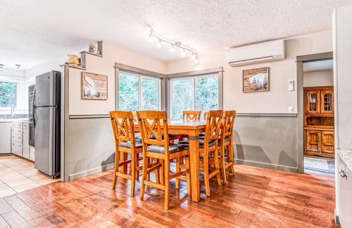 Rhododendron Cabin | Remodeled home with large yard & kitchen in lovely forest setting - dog-friendly