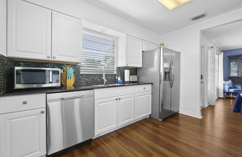 Delray Beach House | Remodeled HOT TUB & HEATED POOL house, 8 minutes to the beach! Shark Tank theme