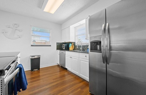 Delray Beach House | Remodeled HOT TUB & HEATED POOL house, 8 minutes to the beach! Shark Tank theme