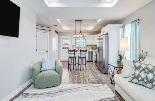 Flour Bluff House | Remodeled house near the beach with firepit, large backyard - dog-friendly