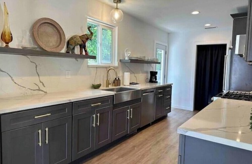 Culver - West House | Remodeled house w/large yard in West LA - 3 miles to beach