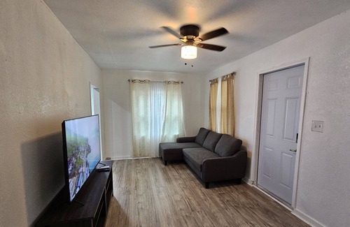 Fort Pierce House | Remodeled Mini House 5 minutes from the beach
