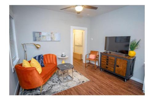 Mahncke Park Apartment | Remodeled Modern 1BR1BA Apt Near Downtown, 5min Pearl