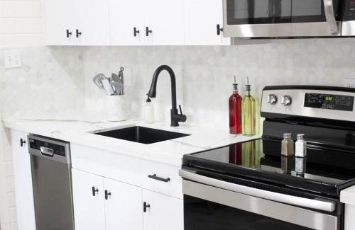 Tempe Apartment | Remodeled Modern Ground Level Apt Blocks to Dwntn - B